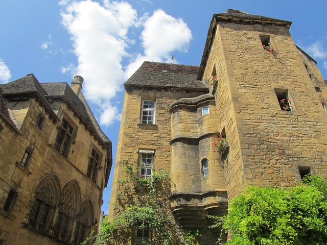 Les séjours en camping avec des équipements modernes et un cadre naturel à Sarlat